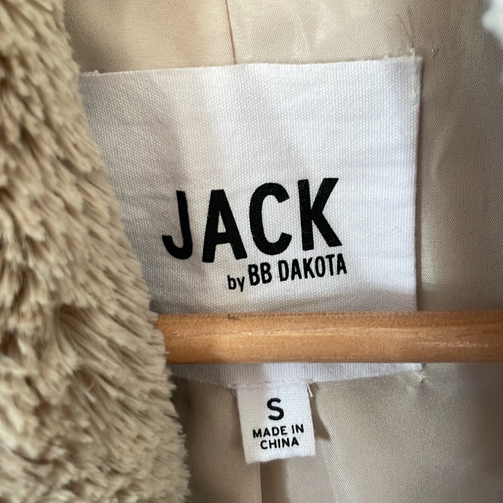 BB Dakota Come Cozy Faux Fur Jacket size small - Picture 2 of 9